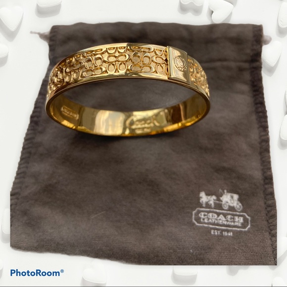 โค๏ธStunning Coach Logo Gold Bangle โค๏ธ - Picture 2 of 4